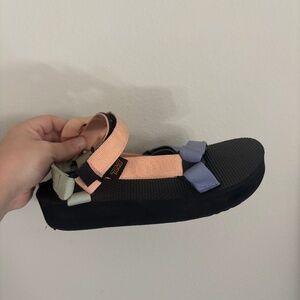 Teva Sandals EUC
